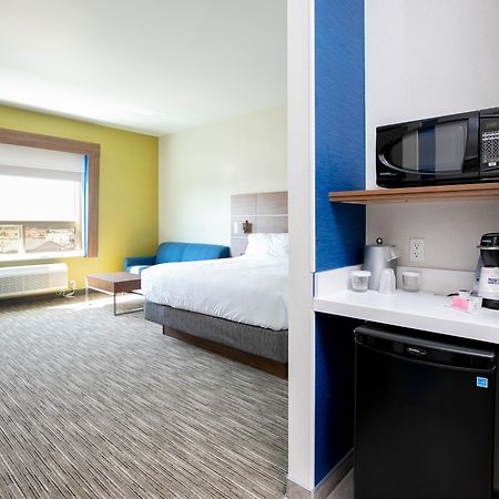 Holiday Inn Express - Lethbridge Southeast, An Ihg Hotel Extérieur photo